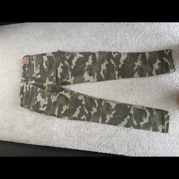 Bershka Camo Cargo Pants, Size 6 US - Picture 2 of 3